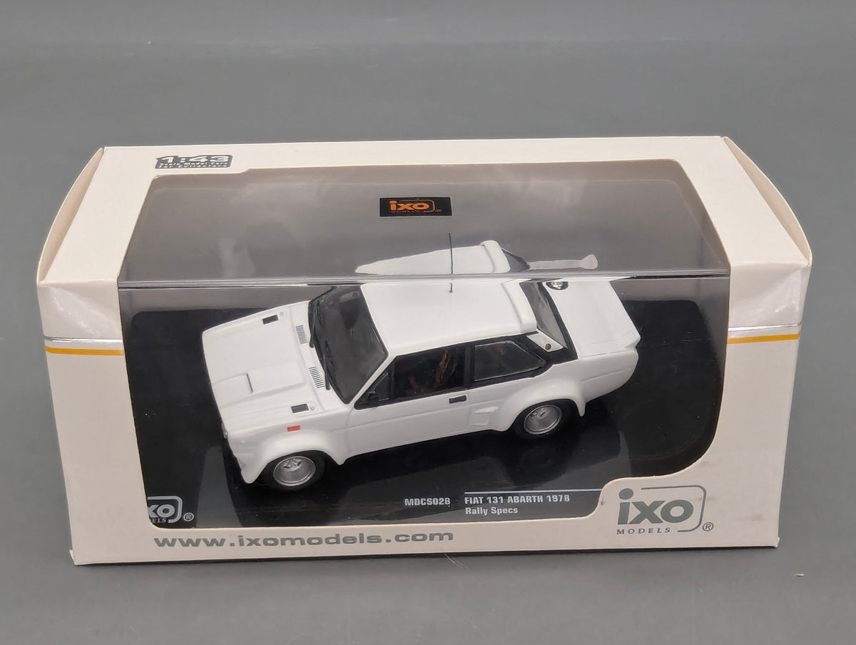 Modellautos 1:43 Ixo Fiat 131 Abarth Rally Specs Weiß 1978 mit Ersatzrädern mit OVP