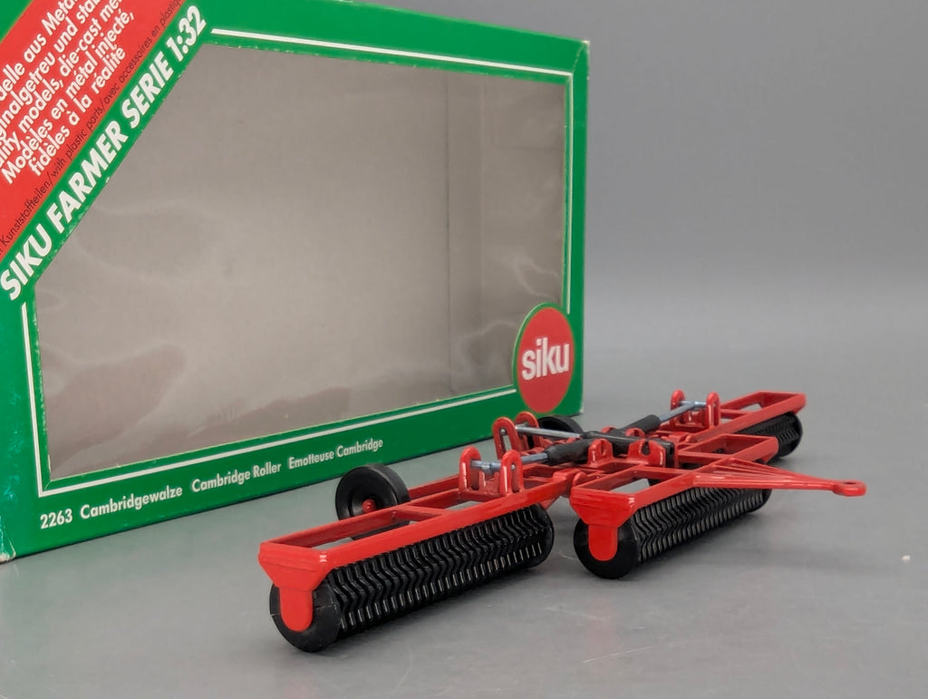 Landwirtschafts Modelle 1:32 Siku Farmer 2263 Cambridgewalze Rot OVP