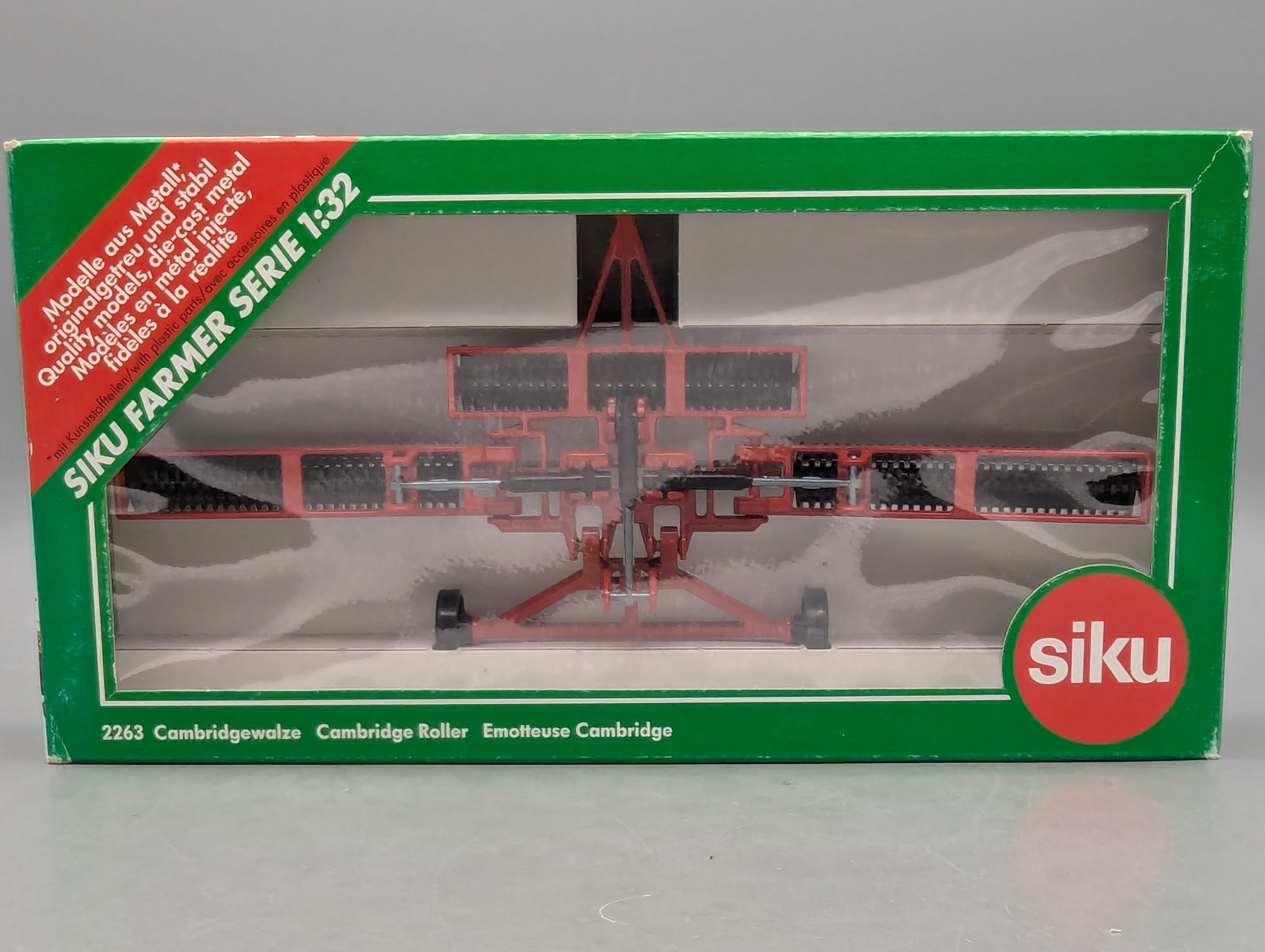 Landwirtschafts Modelle 1:32 Siku Farmer 2263 Cambridgewalze Rot OVP