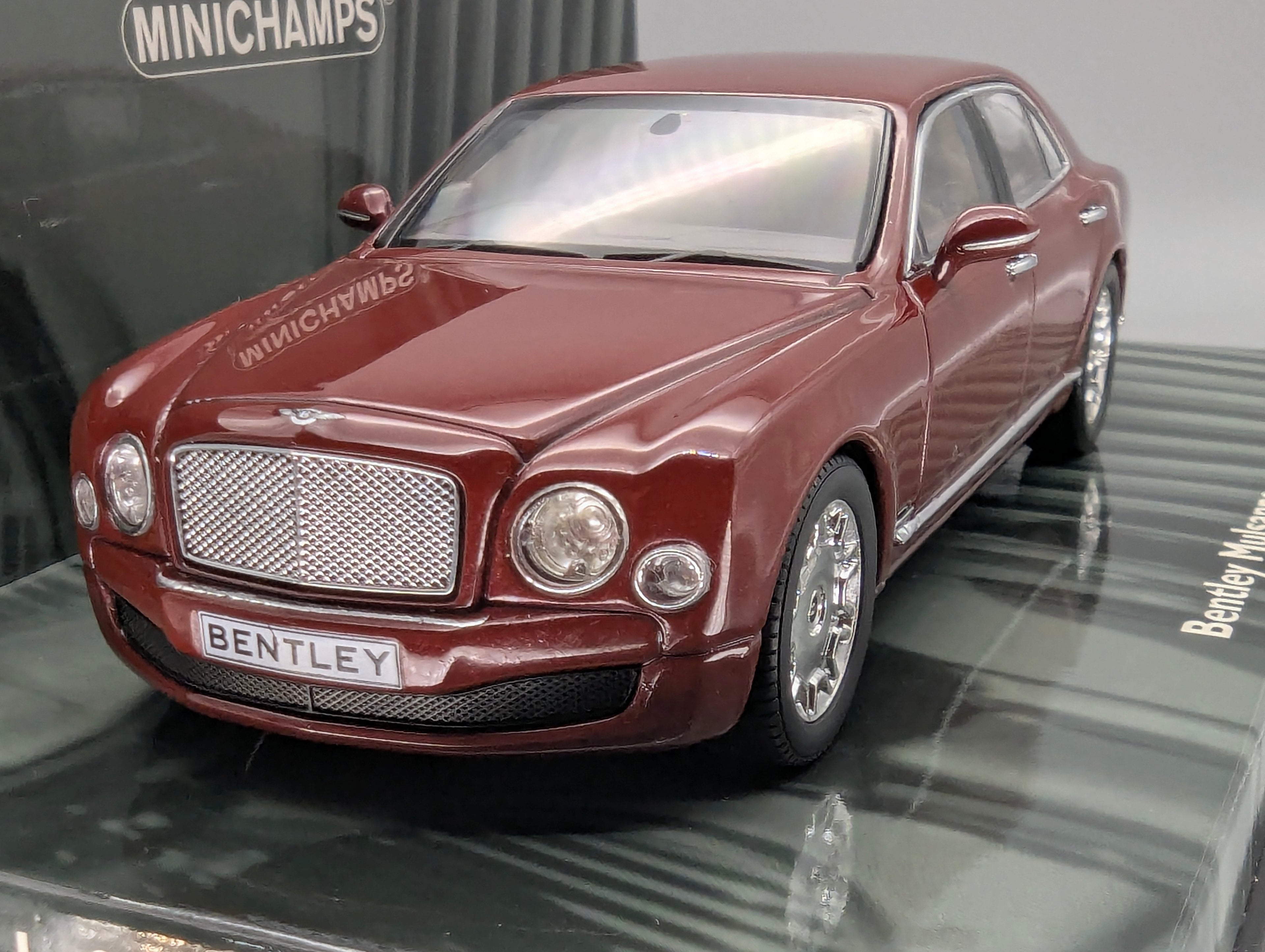 Modellautos 1:43 Minichamps Bentley Mulsanne 2010 Red Metallic mit OVP