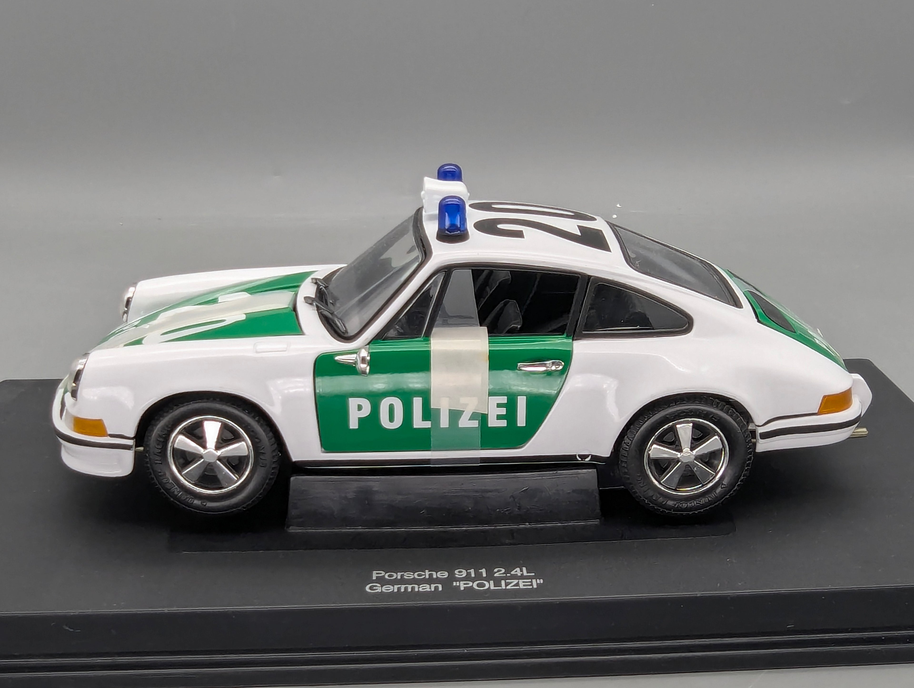 Modellautos 1:18 Universal Hobbies Porsche 911 Polizei OVP