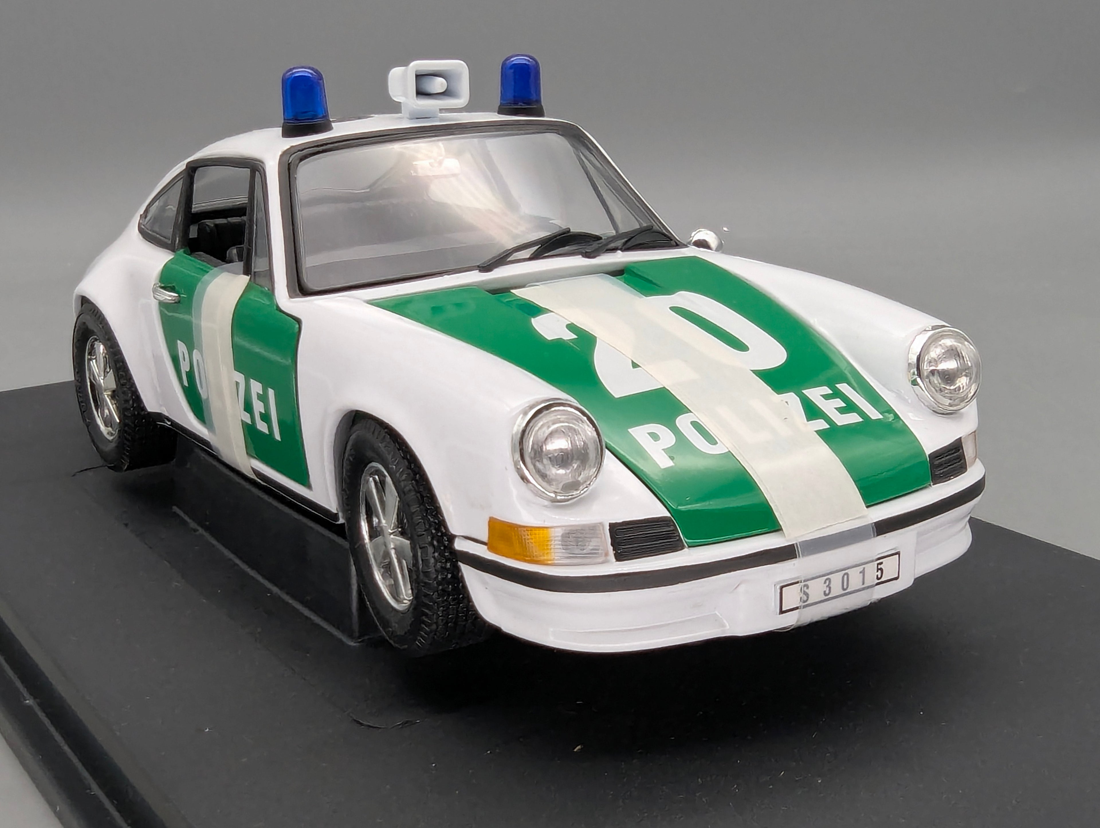 Modellautos 1:18 Universal Hobbies Porsche 911 Polizei OVP