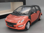 Modellautos 1:18 Kyosho Smart Forfour Flame Red mit Dealer OVP