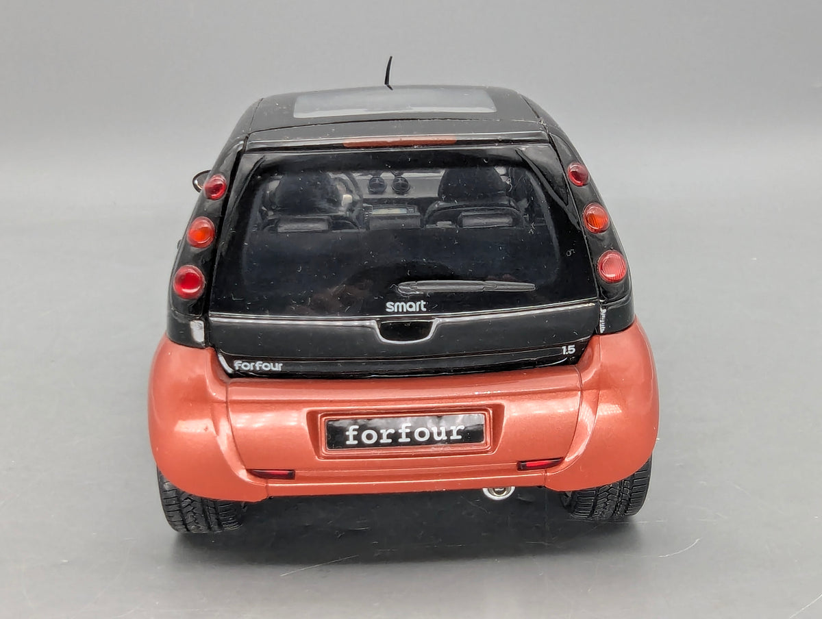 Modellautos 1:18 Kyosho Smart Forfour Flame Red mit Dealer OVP
