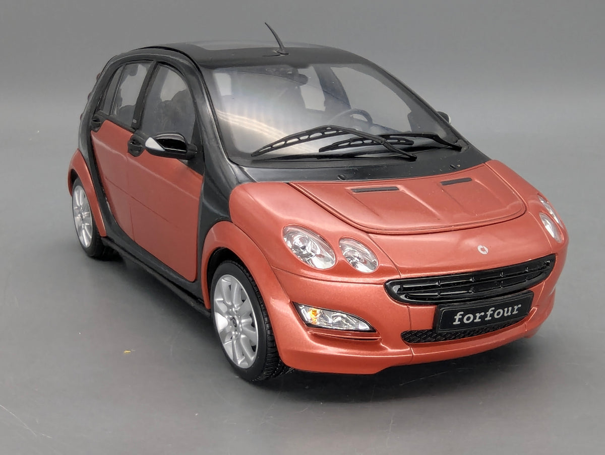 Modellautos 1:18 Kyosho Smart Forfour Flame Red mit Dealer OVP
