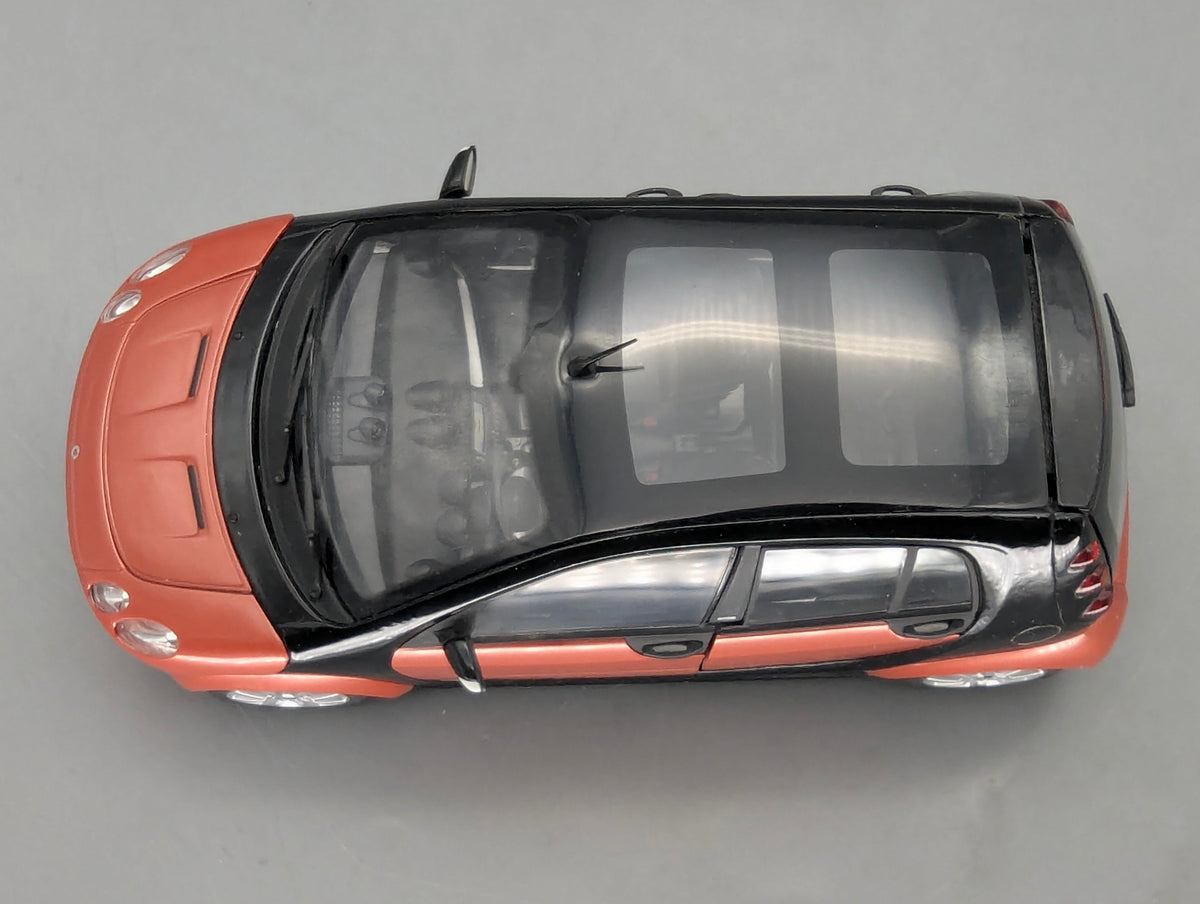 Modellautos 1:18 Kyosho Smart Forfour Flame Red mit Dealer OVP