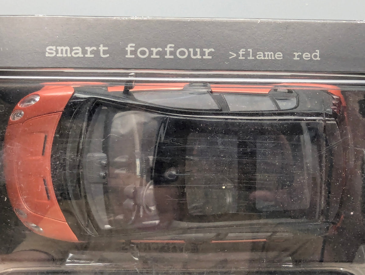 Modellautos 1:18 Kyosho Smart Forfour Flame Red mit Dealer OVP