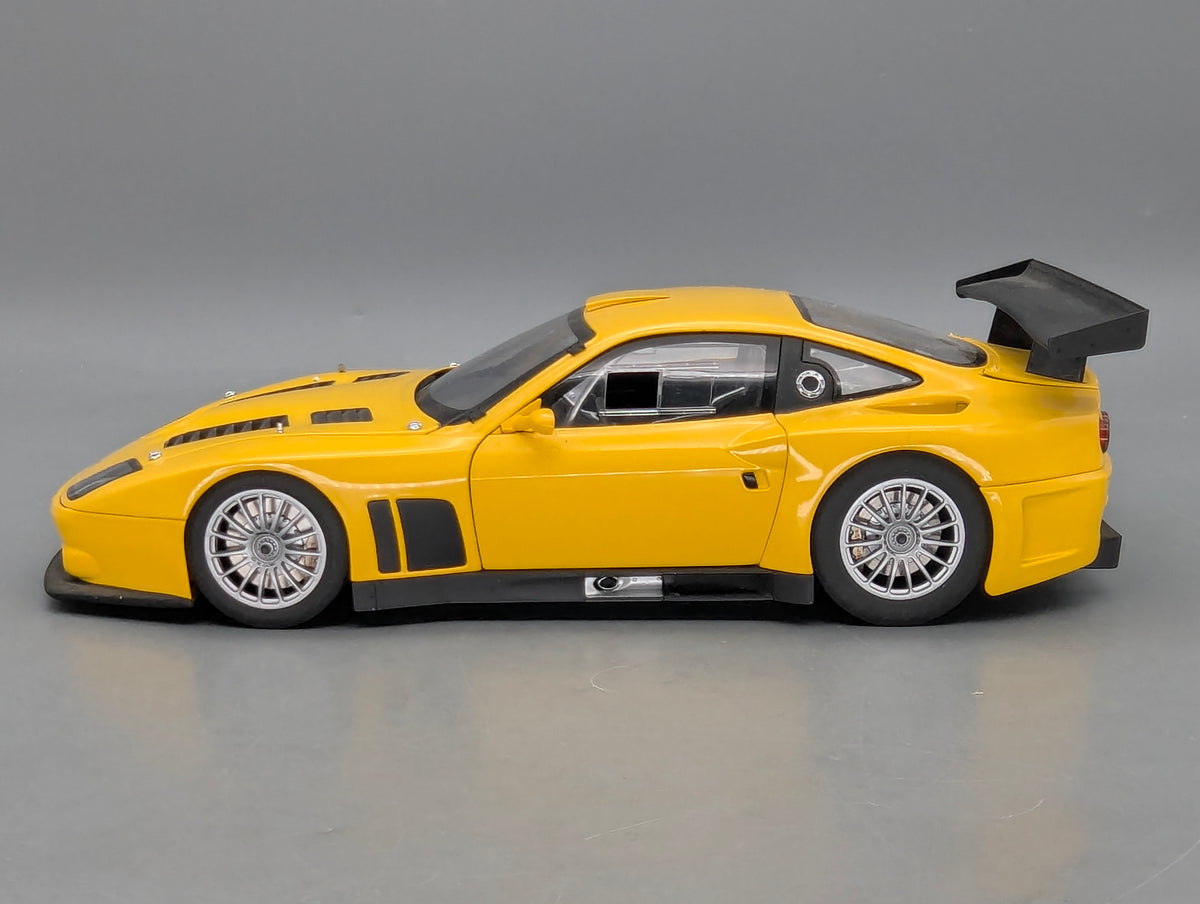 Modellautos 1:18 Kyosho Ferrari 575 GTC 2004 Yellow mit OVP