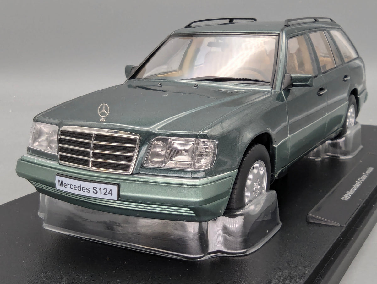 Modellautos 1:18 Triple 9 Mercedes Benz E-Klasse T-Modell S124 E 300 Turbodiesel Malachitgrün OVP