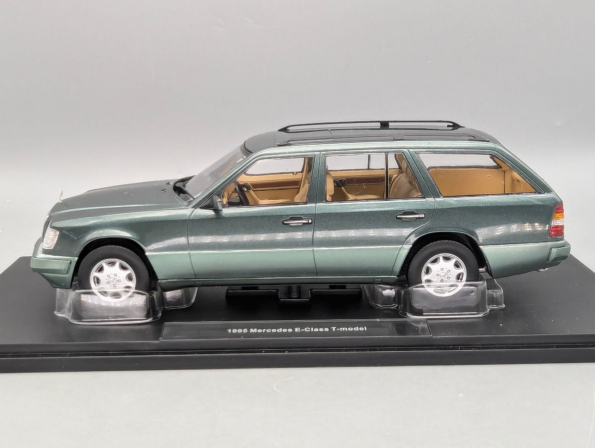 Modellautos 1:18 Triple 9 Mercedes Benz E-Klasse T-Modell S124 E 300 Turbodiesel Malachitgrün OVP