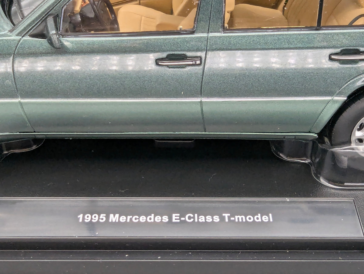 Modellautos 1:18 Triple 9 Mercedes Benz E-Klasse T-Modell S124 E 300 Turbodiesel Malachitgrün OVP