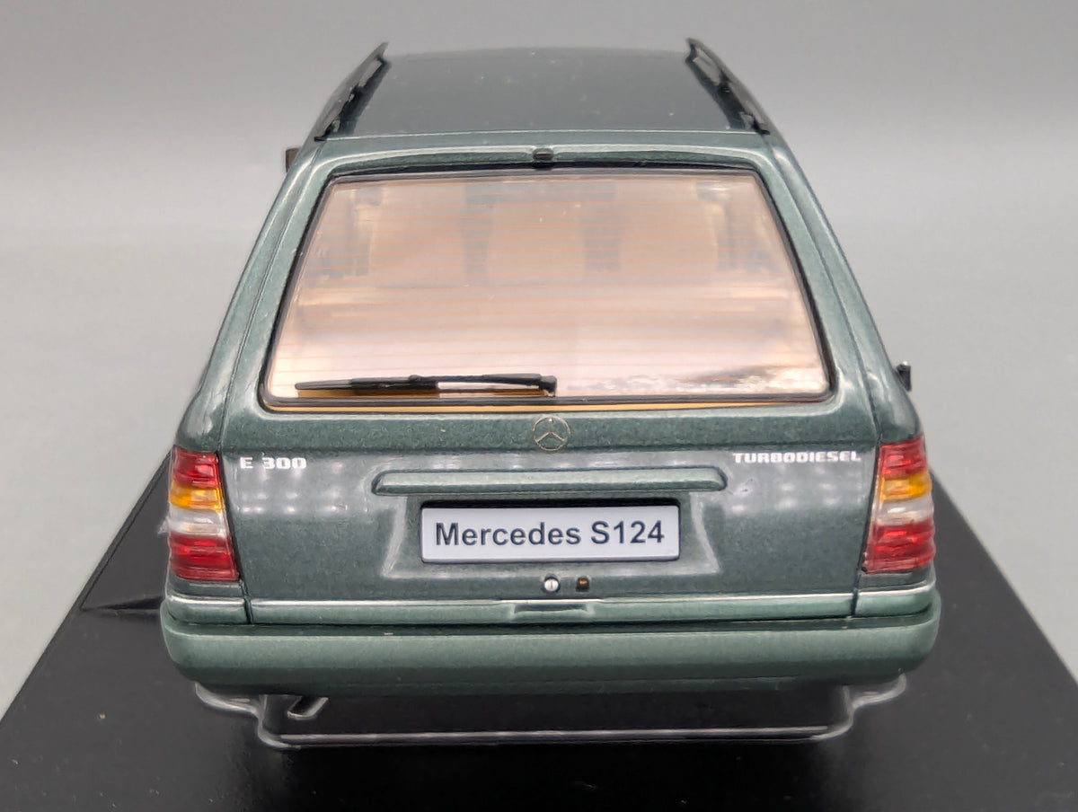 Modellautos 1:18 Triple 9 Mercedes Benz E-Klasse T-Modell S124 E 300 Turbodiesel Malachitgrün OVP