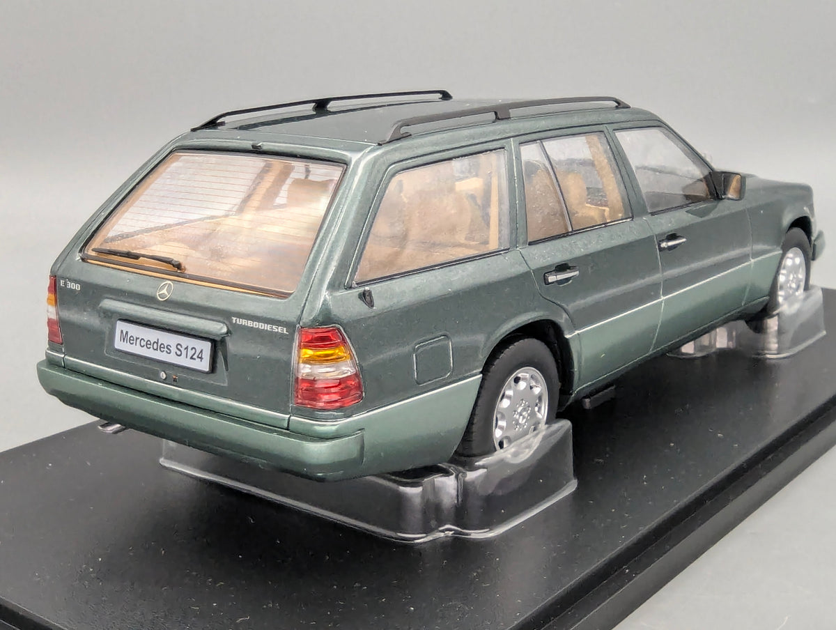 Modellautos 1:18 Triple 9 Mercedes Benz E-Klasse T-Modell S124 E 300 Turbodiesel Malachitgrün OVP
