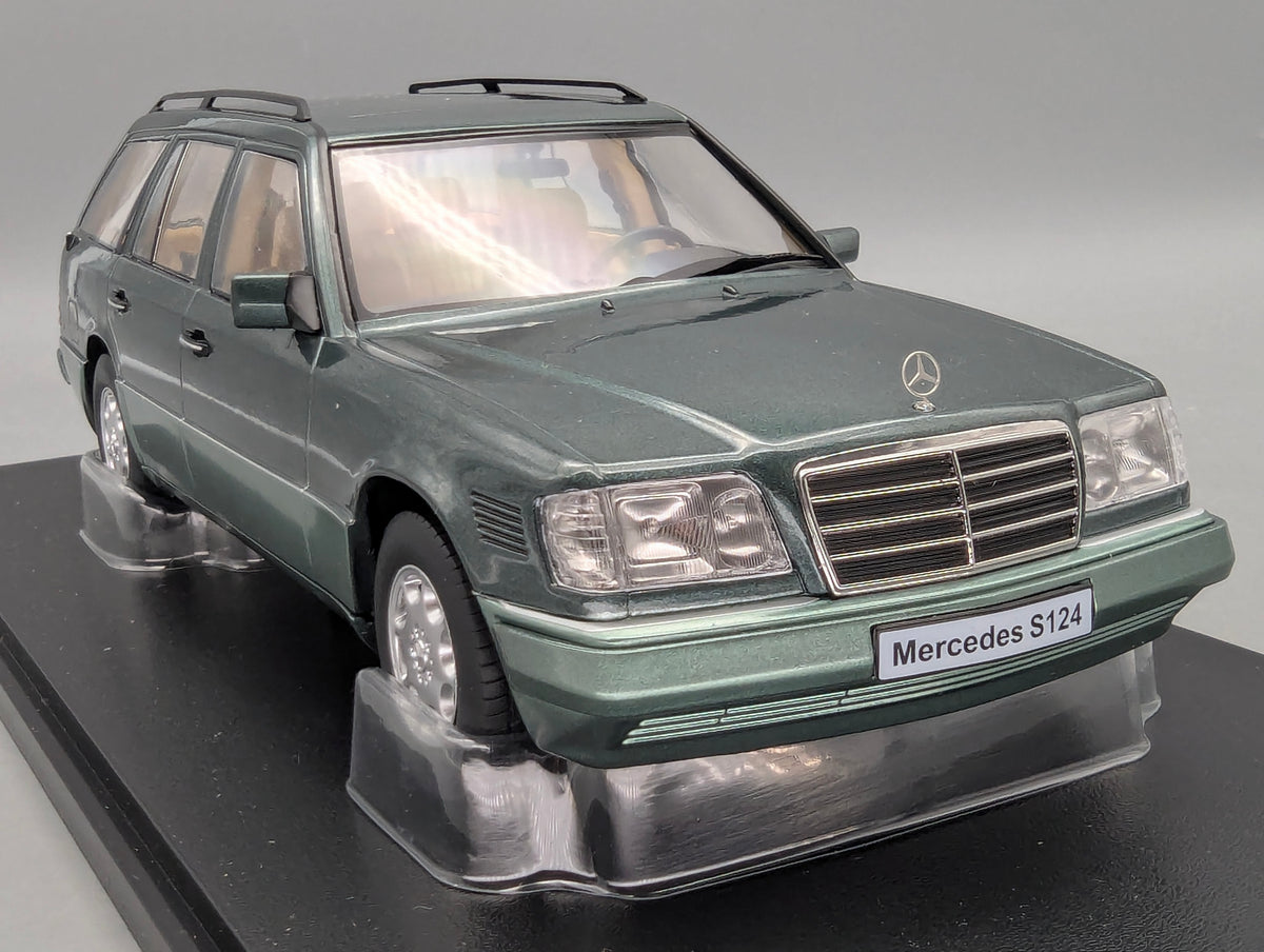 Modellautos 1:18 Triple 9 Mercedes Benz E-Klasse T-Modell S124 E 300 Turbodiesel Malachitgrün OVP