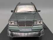 Modellautos 1:18 Triple 9 Mercedes Benz E-Klasse T-Modell S124 E 300 Turbodiesel Malachitgrün OVP