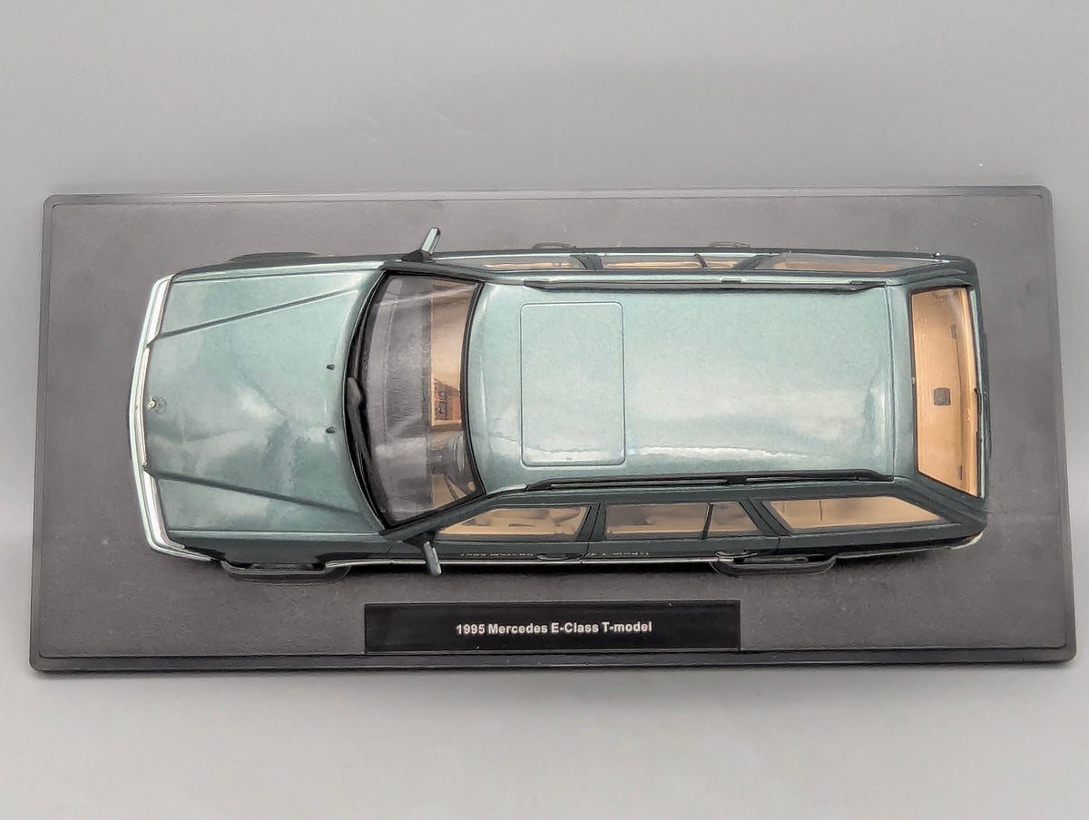 Modellautos 1:18 Triple 9 Mercedes Benz E-Klasse T-Modell S124 E 300 Turbodiesel Malachitgrün OVP