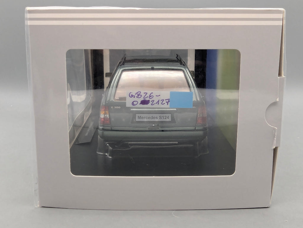 Modellautos 1:18 Triple 9 Mercedes Benz E-Klasse T-Modell S124 E 300 Turbodiesel Malachitgrün OVP