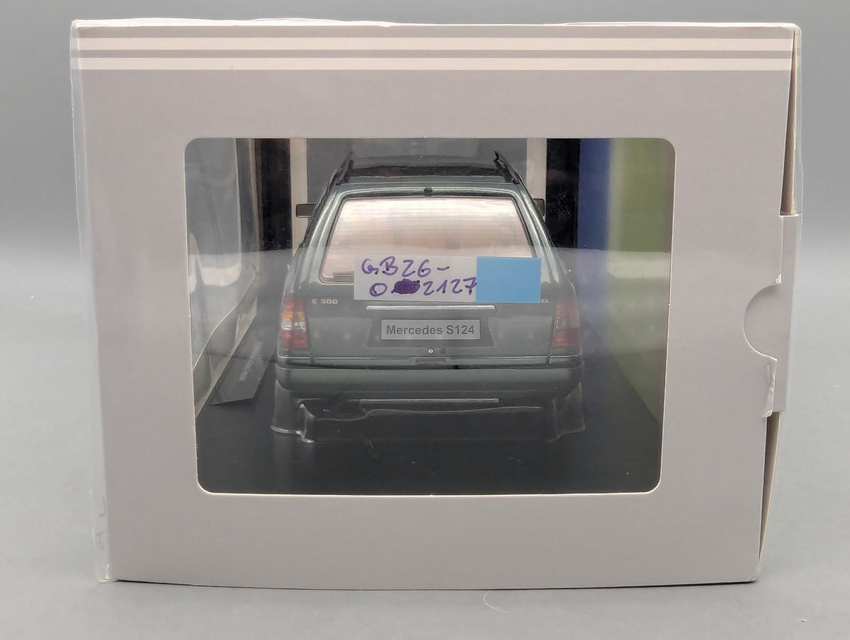 Modellautos 1:18 Triple 9 Mercedes Benz E-Klasse T-Modell S124 E 300 Turbodiesel Malachitgrün OVP