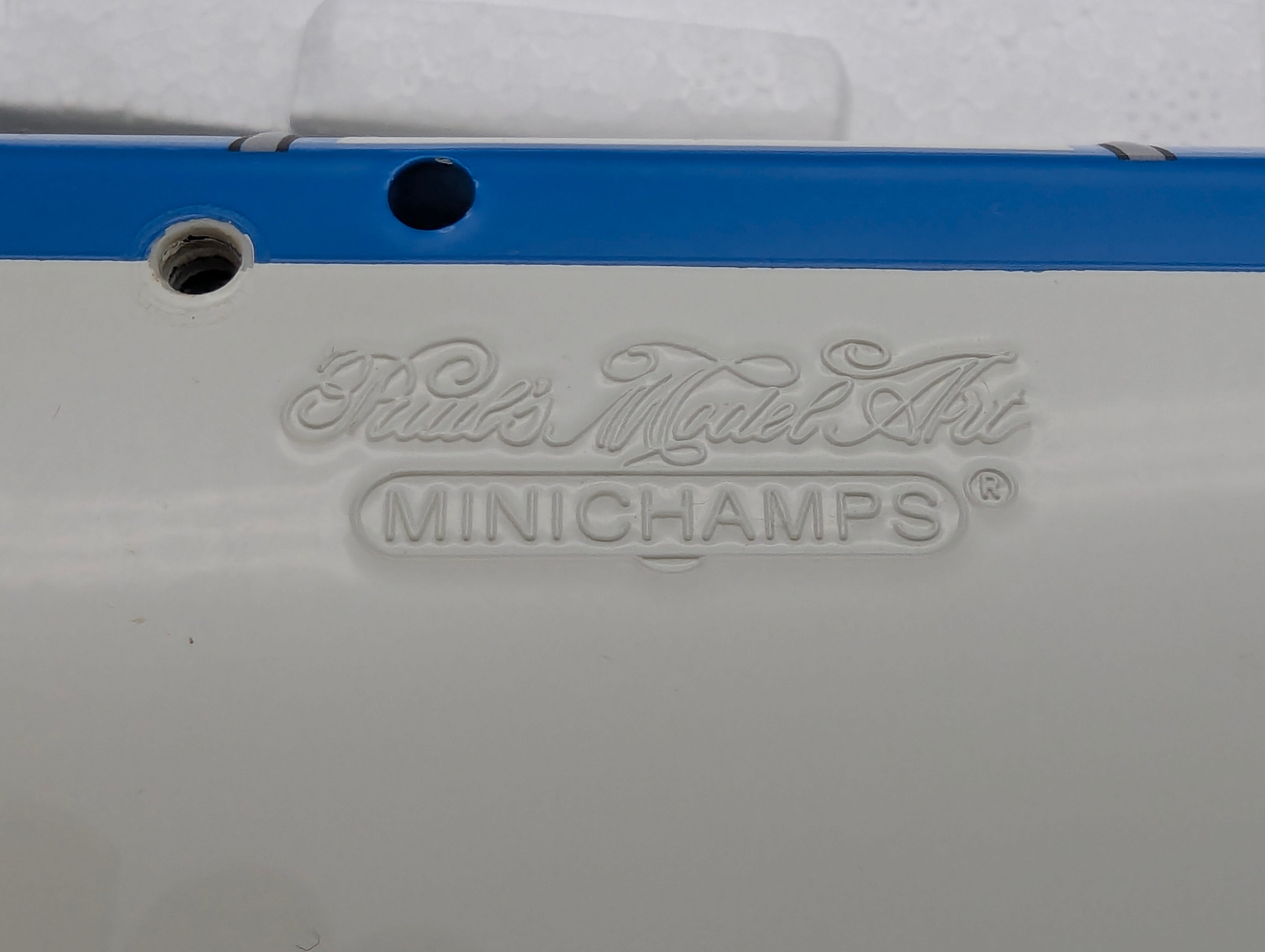 Modellautos 1:18 Minichamps Porsche 906LE 24h Le Mans 1966 #30 mit OVP