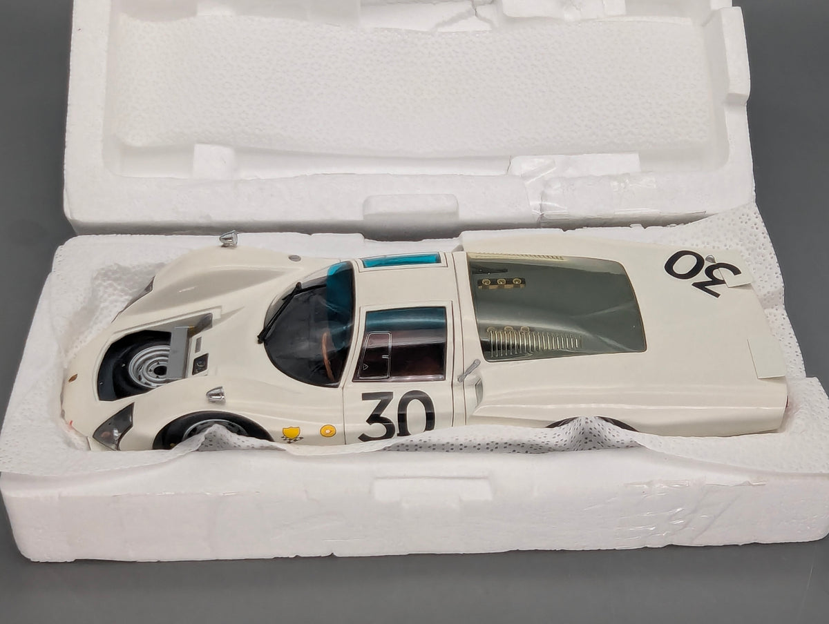 Modellautos 1:18 Minichamps Porsche 906LE 24h Le Mans 1966 #30 mit OVP