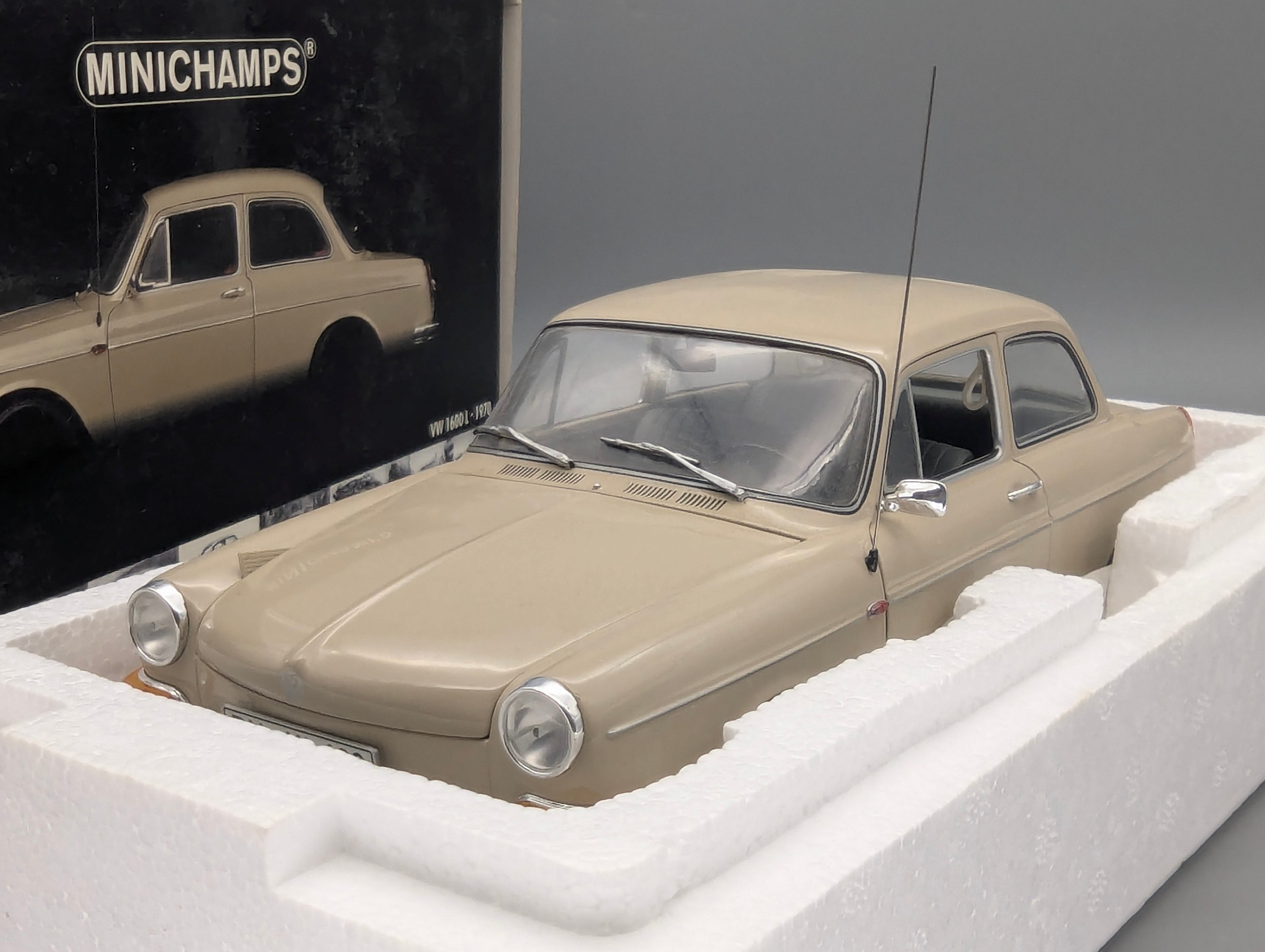 Modellautos 1:18 Minichamps Volkswagen VW 1600 L 1970 Creme mit OVP