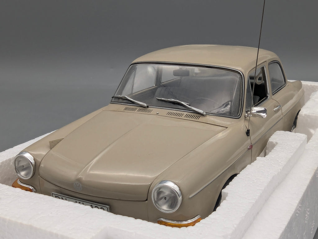 Modellautos 1:18 Minichamps Volkswagen VW 1600 L 1970 Creme mit OVP