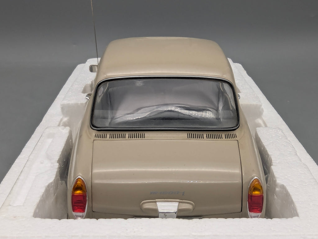 Modellautos 1:18 Minichamps Volkswagen VW 1600 L 1970 Creme mit OVP