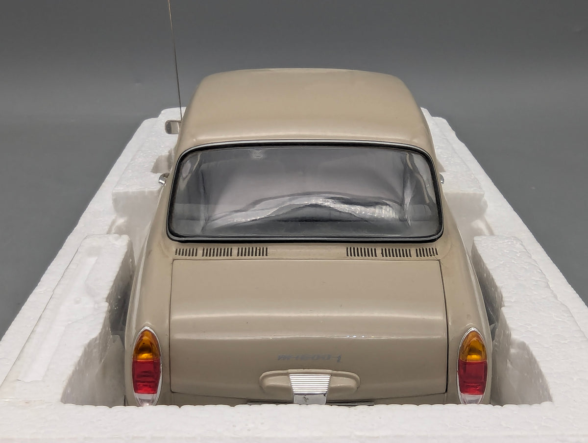 Modellautos 1:18 Minichamps Volkswagen VW 1600 L 1970 Creme mit OVP