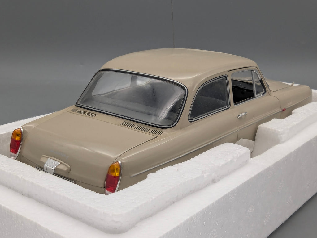 Modellautos 1:18 Minichamps Volkswagen VW 1600 L 1970 Creme mit OVP
