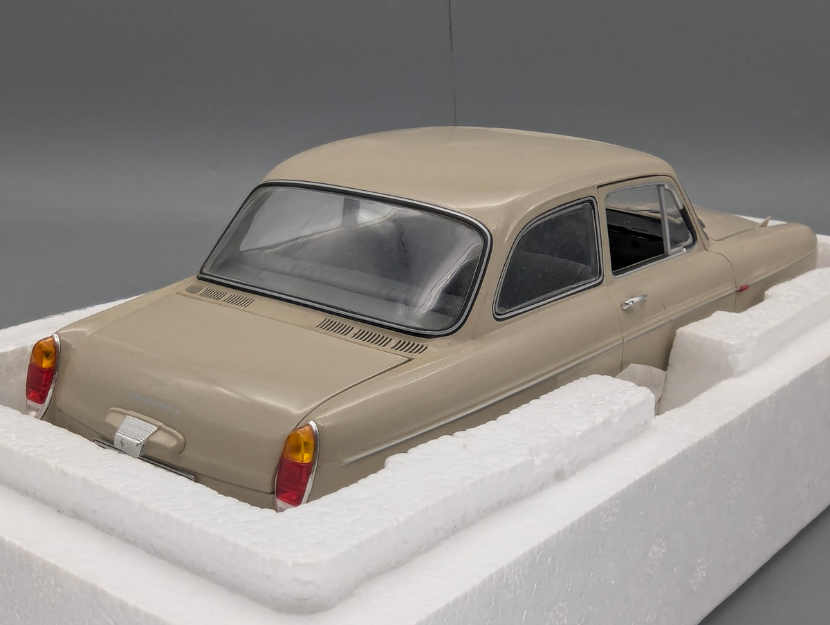 Modellautos 1:18 Minichamps Volkswagen VW 1600 L 1970 Creme mit OVP
