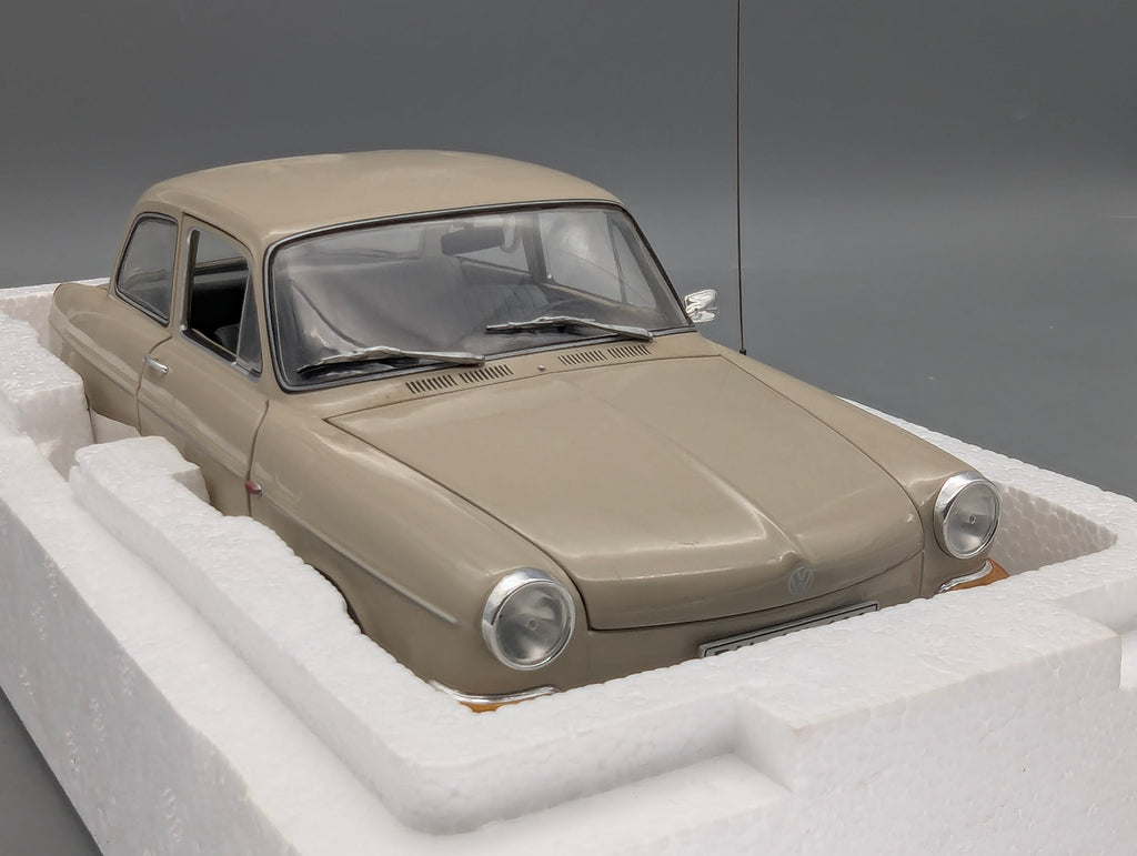 Modellautos 1:18 Minichamps Volkswagen VW 1600 L 1970 Creme mit OVP