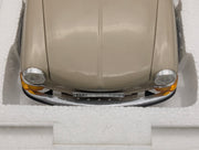 Modellautos 1:18 Minichamps Volkswagen VW 1600 L 1970 Creme mit OVP