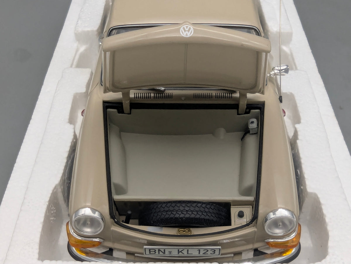 Modellautos 1:18 Minichamps Volkswagen VW 1600 L 1970 Creme mit OVP