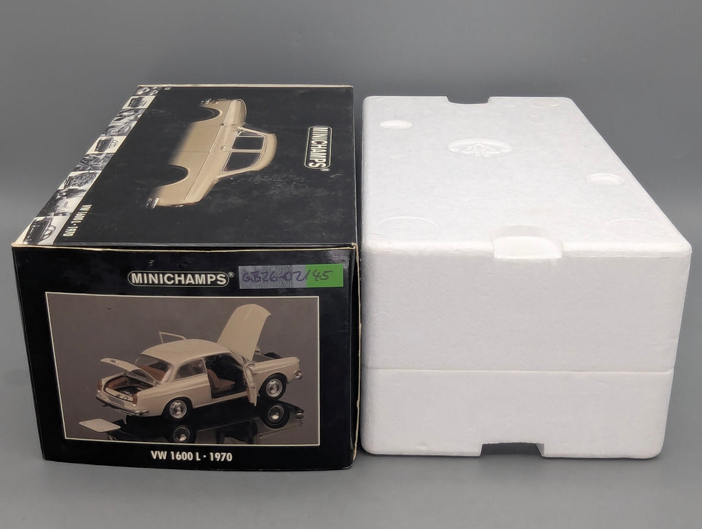 Modellautos 1:18 Minichamps Volkswagen VW 1600 L 1970 Creme mit OVP