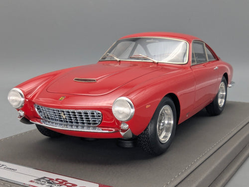 Modellautos 1:18 BBR Ferrari 250 GT Lusso S/N 4335 GT 1963 Rot Ltd 01/36 mit Lederplatte Vitrine OVP