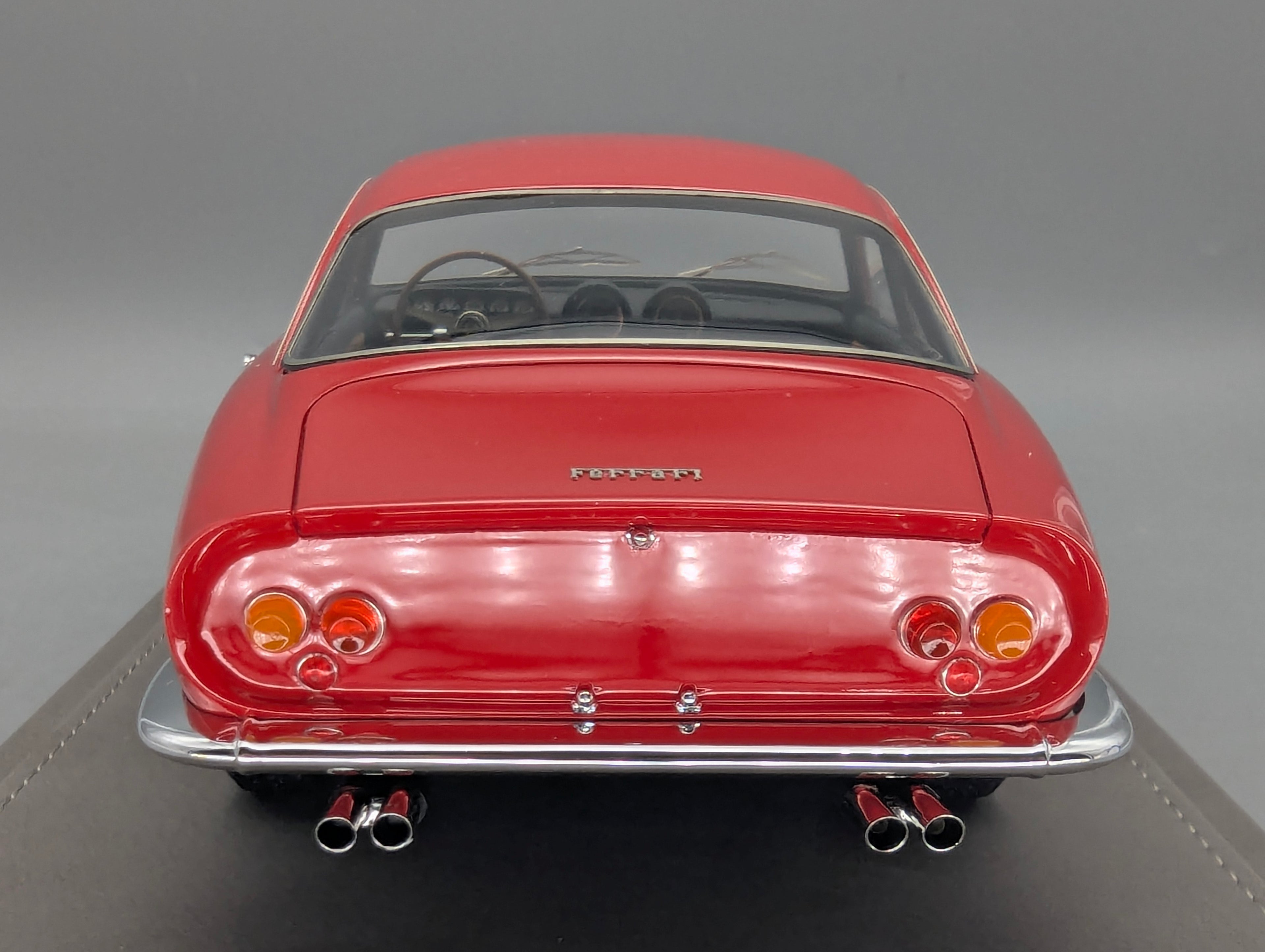 Modellautos 1:18 BBR Ferrari 250 GT Lusso S/N 4335 GT 1963 Rot Ltd 01/36 mit Lederplatte Vitrine OVP
