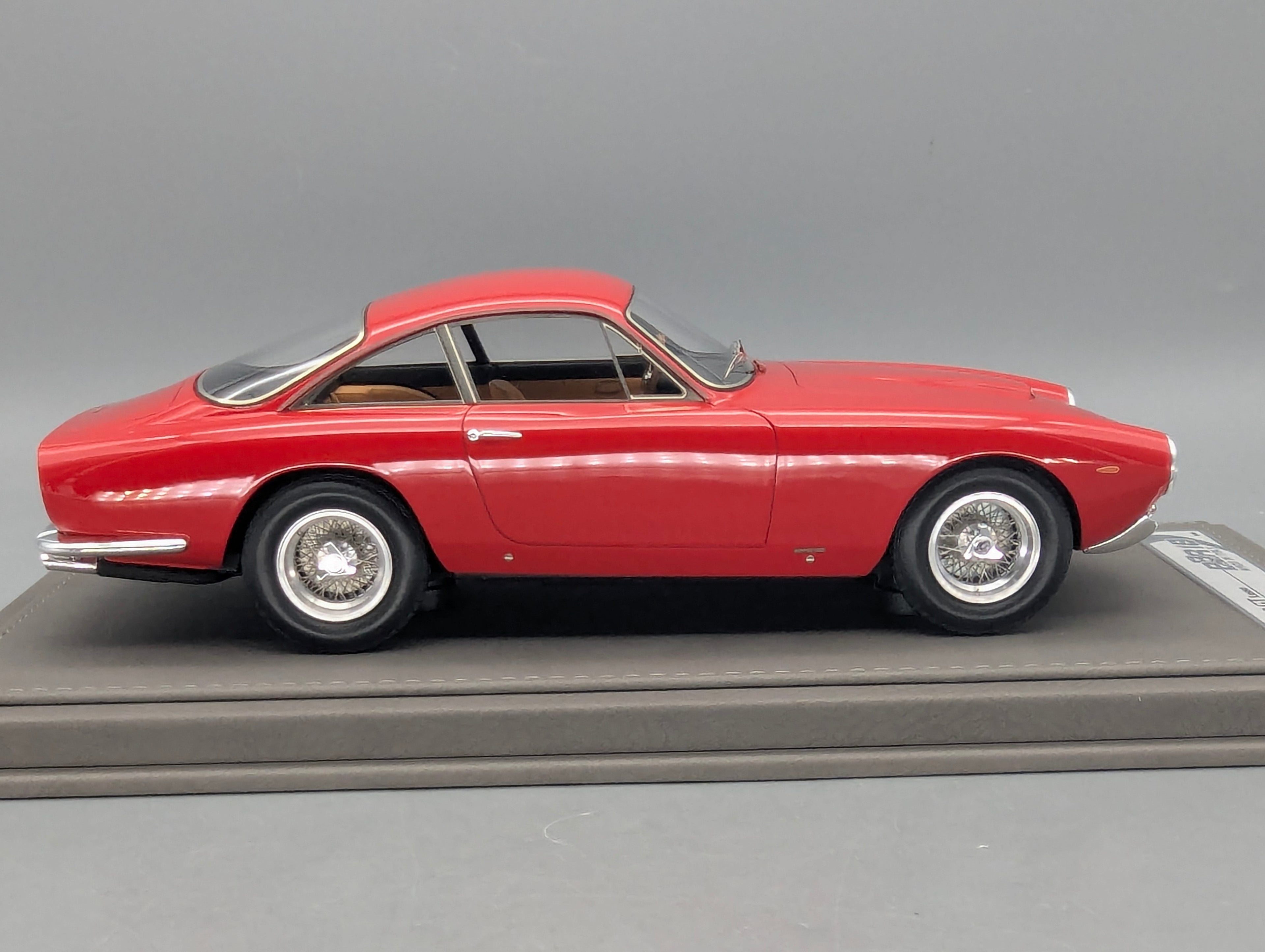 Modellautos 1:18 BBR Ferrari 250 GT Lusso S/N 4335 GT 1963 Rot Ltd 01/36 mit Lederplatte Vitrine OVP