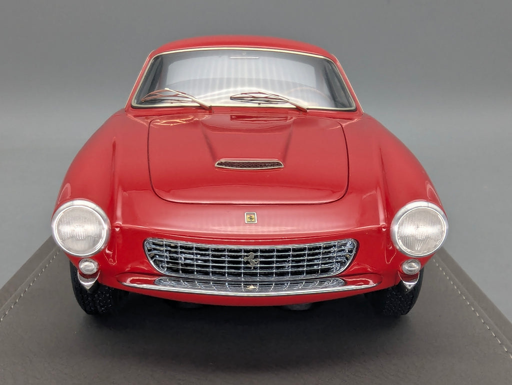 Modellautos 1:18 BBR Ferrari 250 GT Lusso S/N 4335 GT 1963 Rot Ltd 01/36 mit Lederplatte Vitrine OVP