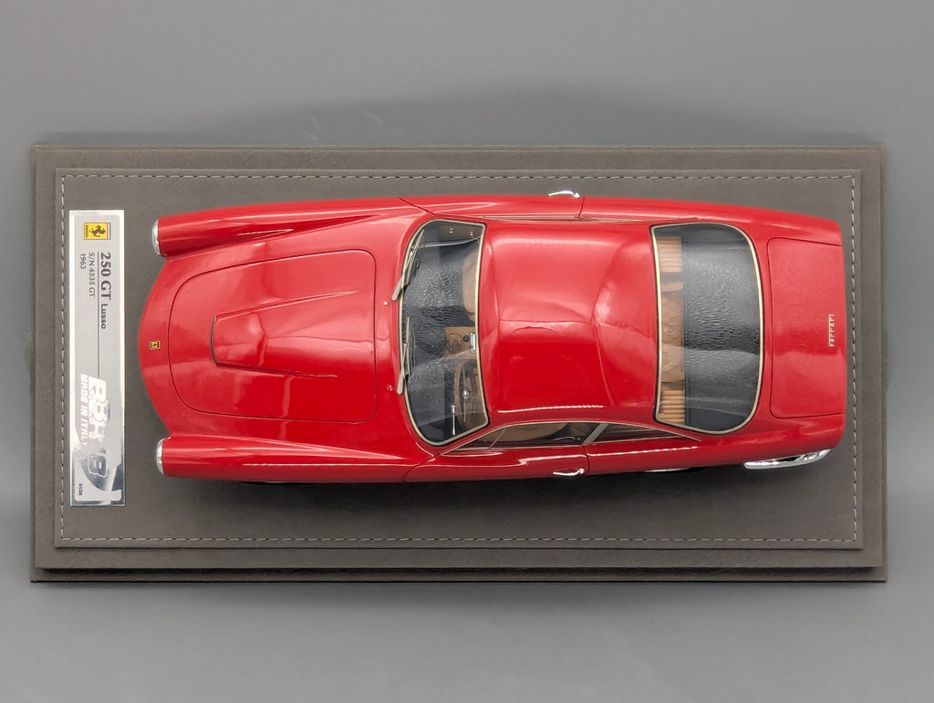 Modellautos 1:18 BBR Ferrari 250 GT Lusso S/N 4335 GT 1963 Rot Ltd 01/36 mit Lederplatte Vitrine OVP