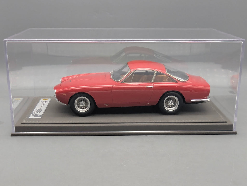 Modellautos 1:18 BBR Ferrari 250 GT Lusso S/N 4335 GT 1963 Rot Ltd 01/36 mit Lederplatte Vitrine OVP