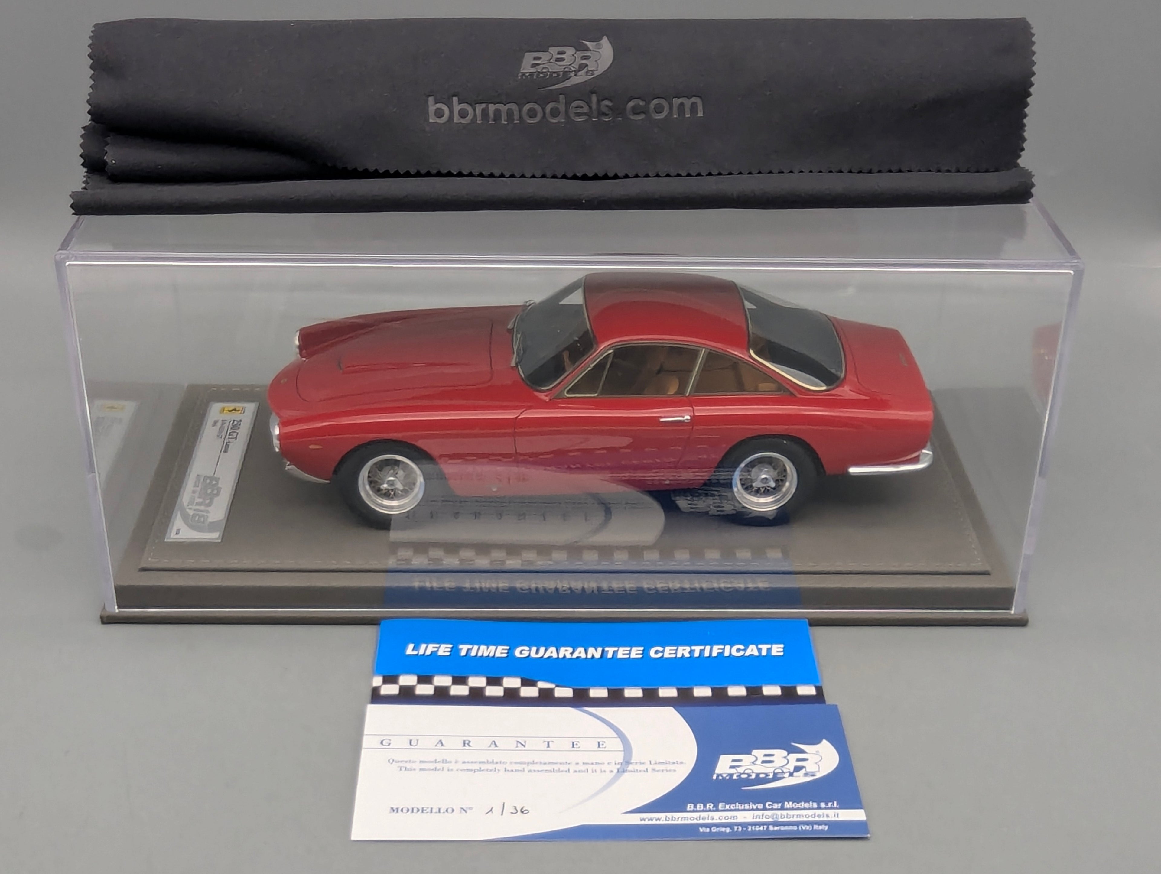 Modellautos 1:18 BBR Ferrari 250 GT Lusso S/N 4335 GT 1963 Rot Ltd 01/36 mit Lederplatte Vitrine OVP
