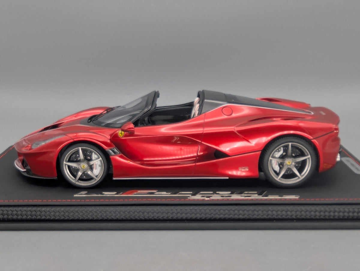 Modellautos 1:18 BBR Ferrari LaFerrari Aperta Rosso Fuoco Ltd 15/20 mit Lederplatte Vitrine OVP