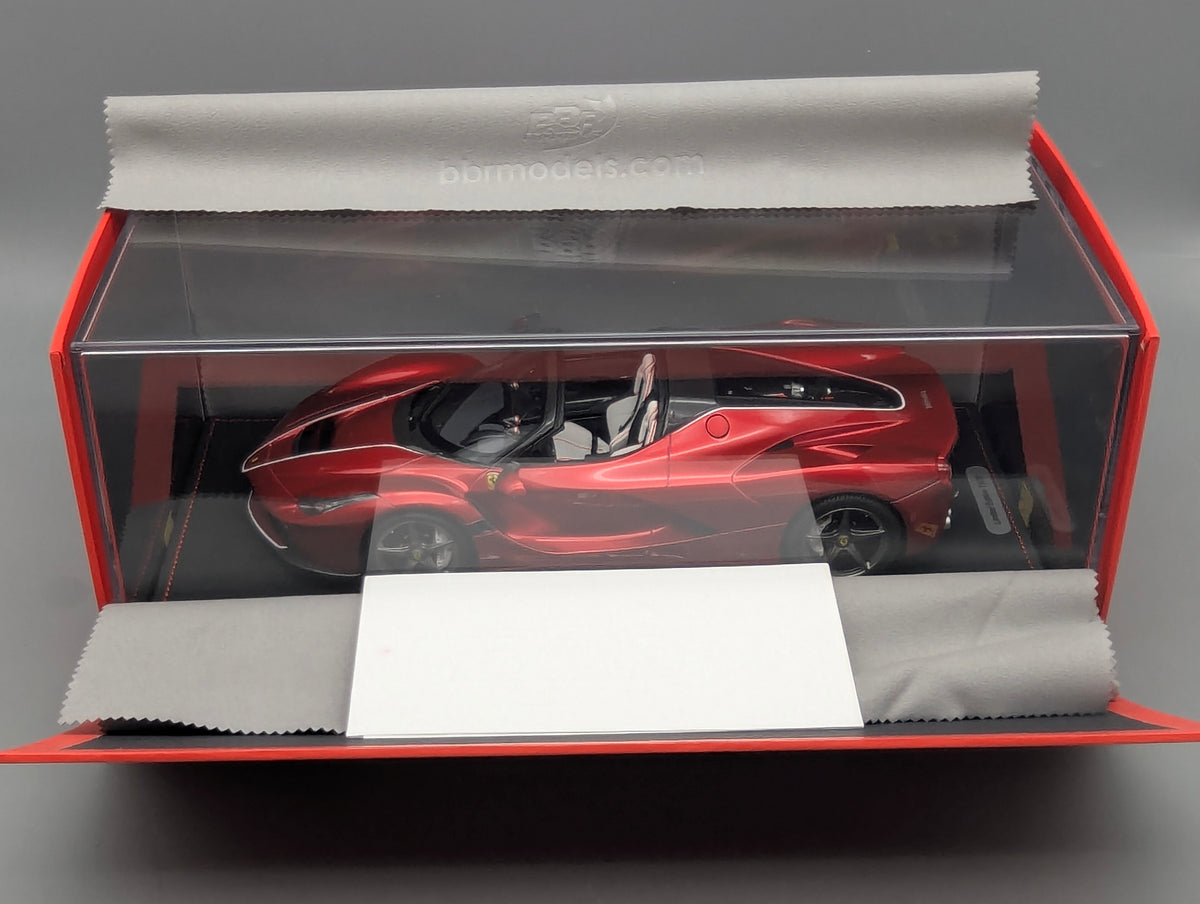 Modellautos 1:18 BBR Ferrari LaFerrari Aperta Rosso Fuoco Ltd 15/20 mit Lederplatte Vitrine OVP
