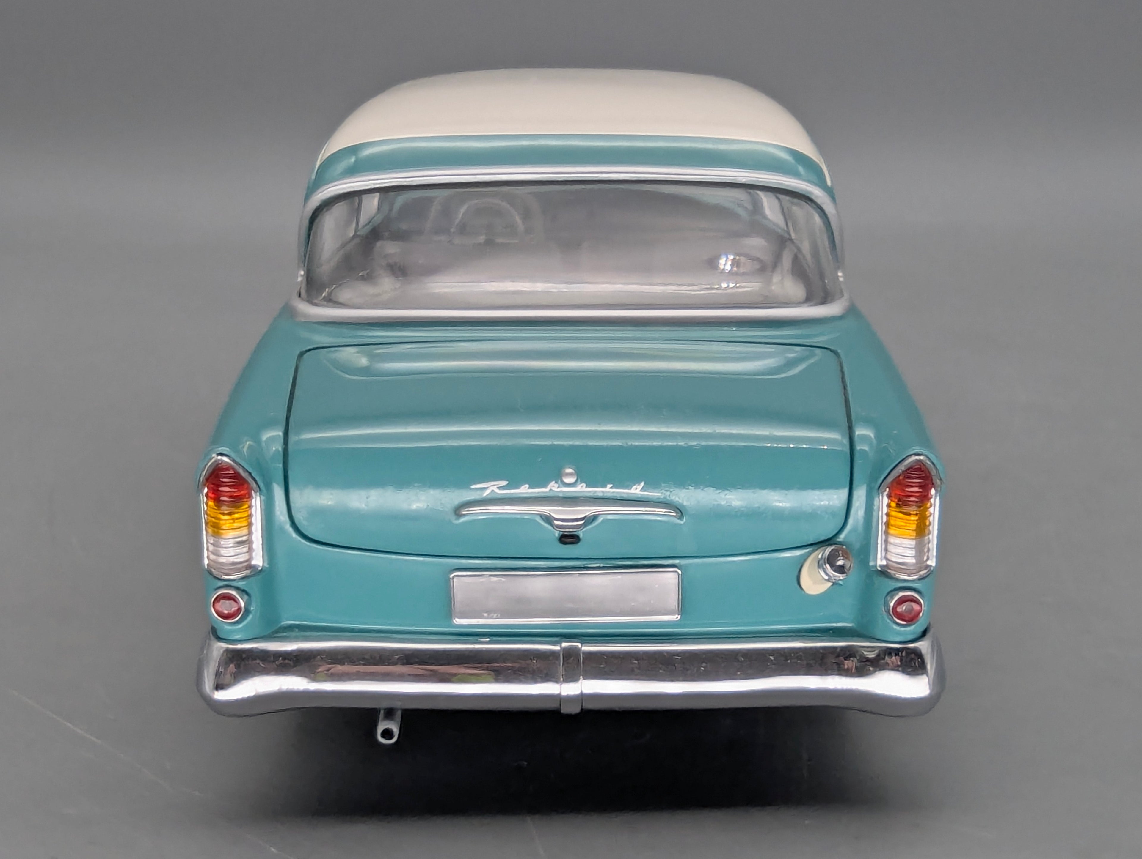 Model Cars 1:43 Minichamps Mercedes Benz SL65 AMG Black Series Silver with original packaging
