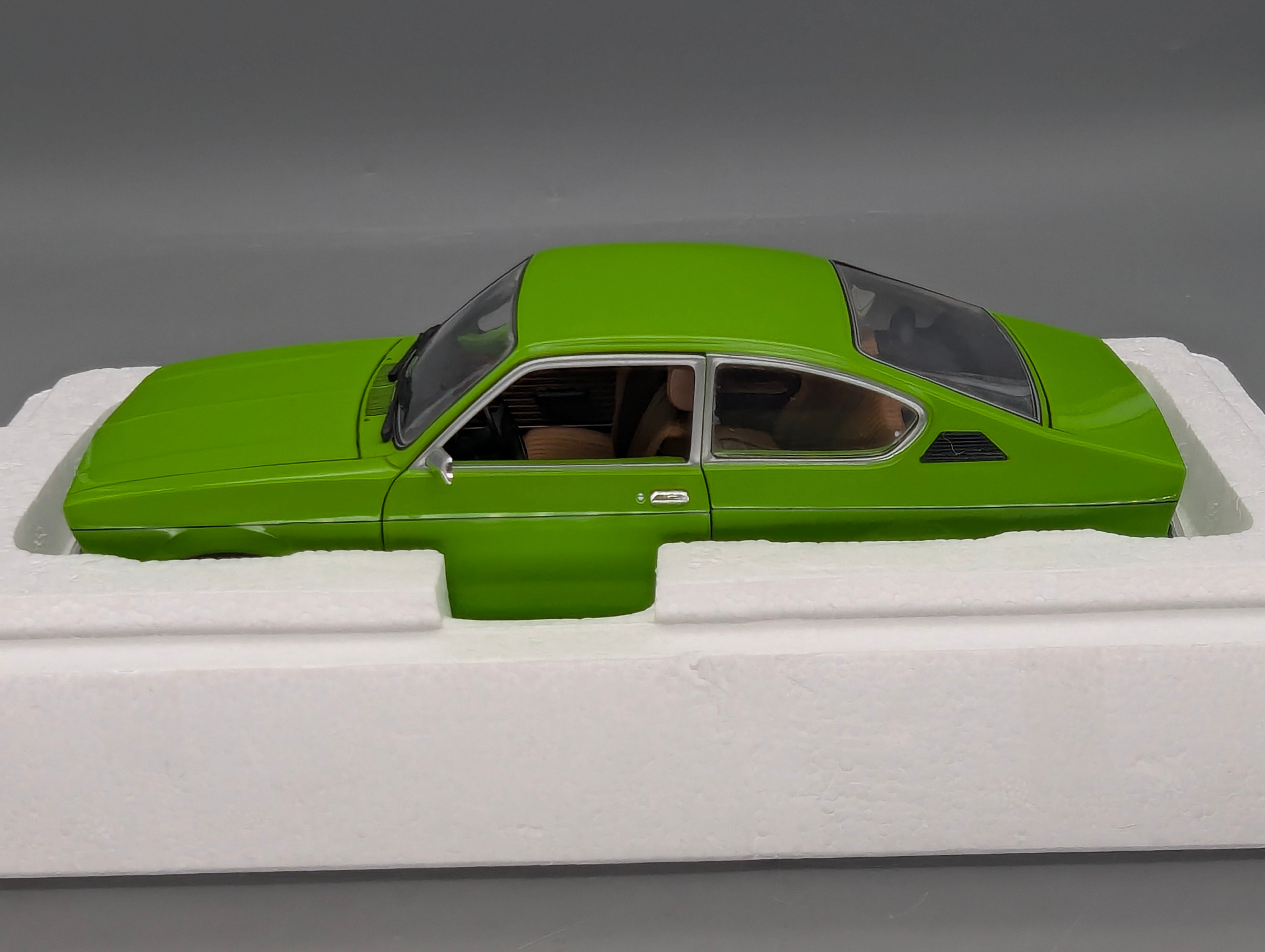 Modellautos 1:18 Minichamps Opel Kadett C Coupe 1976 Grün mit OVP