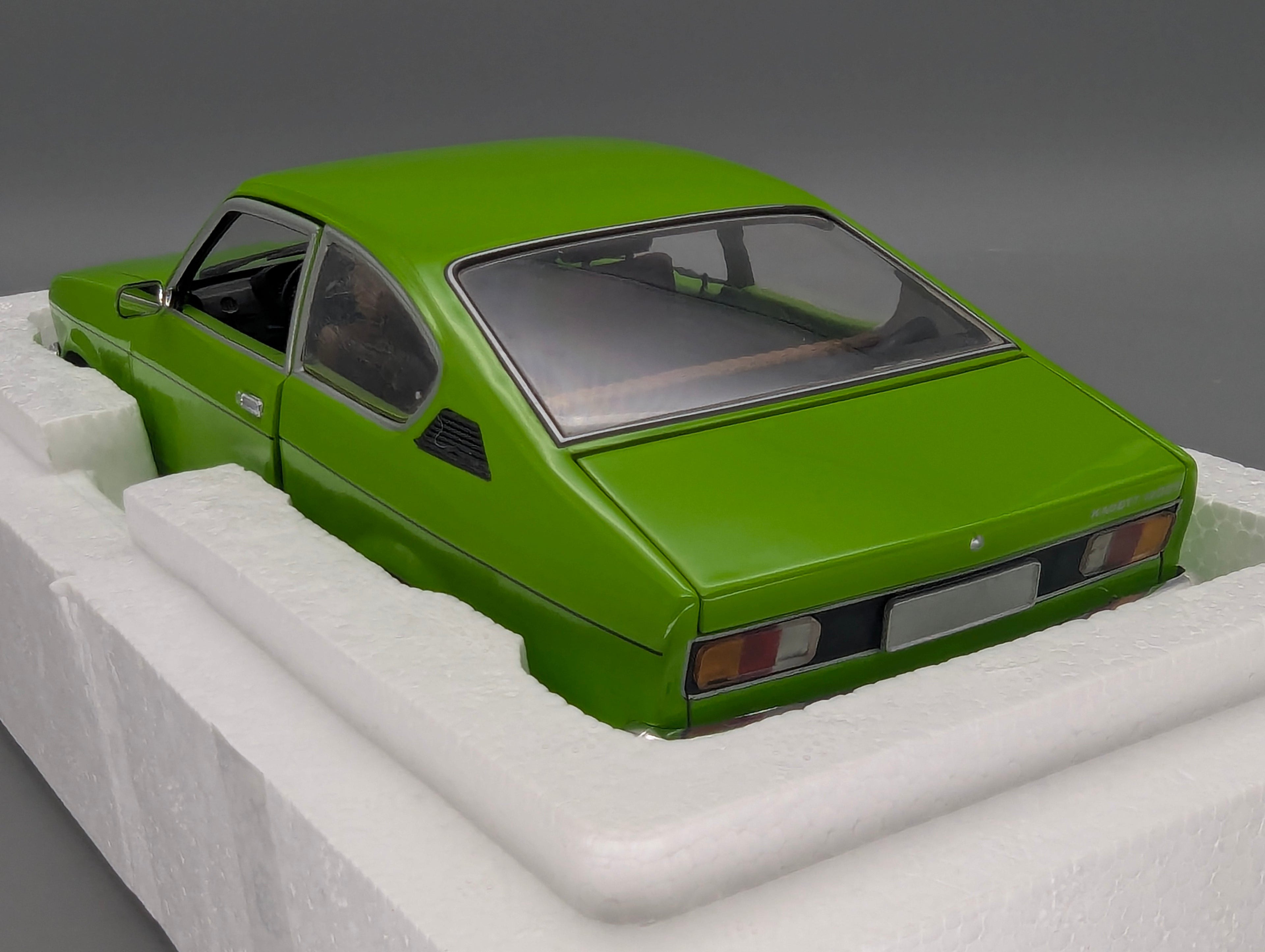 Modellautos 1:18 Minichamps Opel Kadett C Coupe 1976 Grün mit OVP