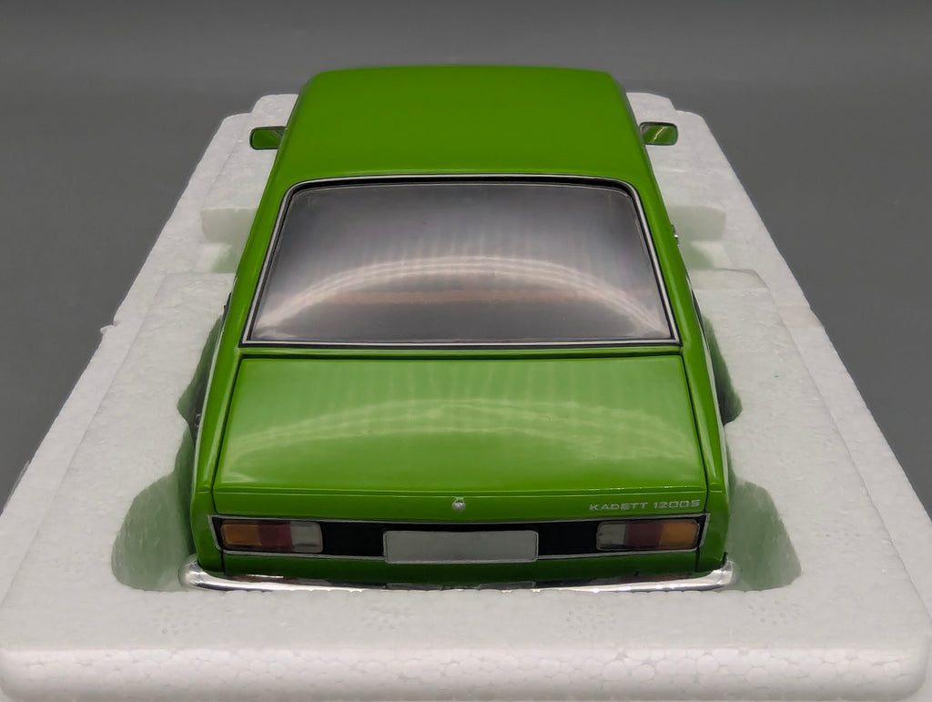 Modellautos 1:18 Minichamps Opel Kadett C Coupe 1976 Grün mit OVP