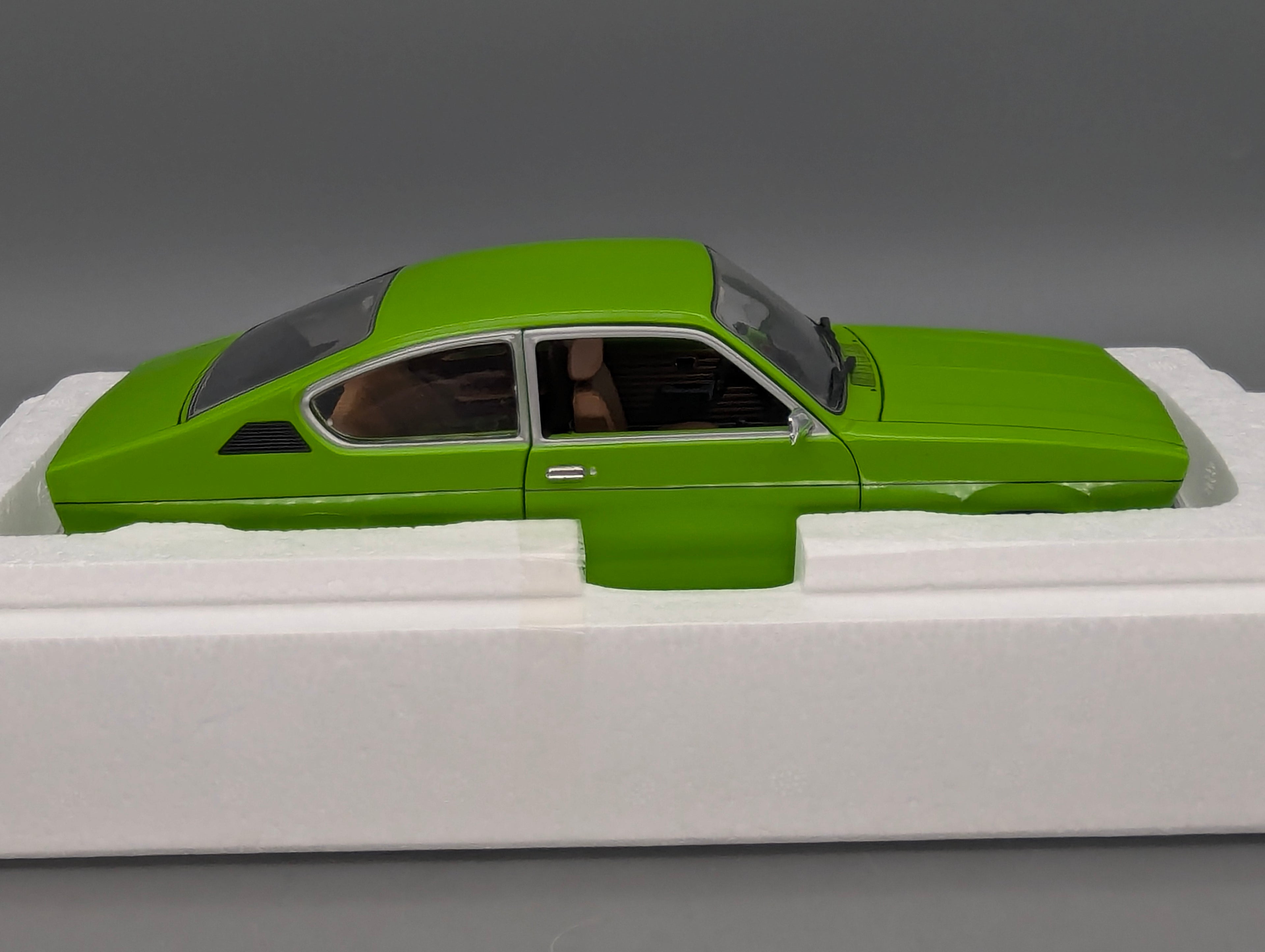 Modellautos 1:18 Minichamps Opel Kadett C Coupe 1976 Grün mit OVP
