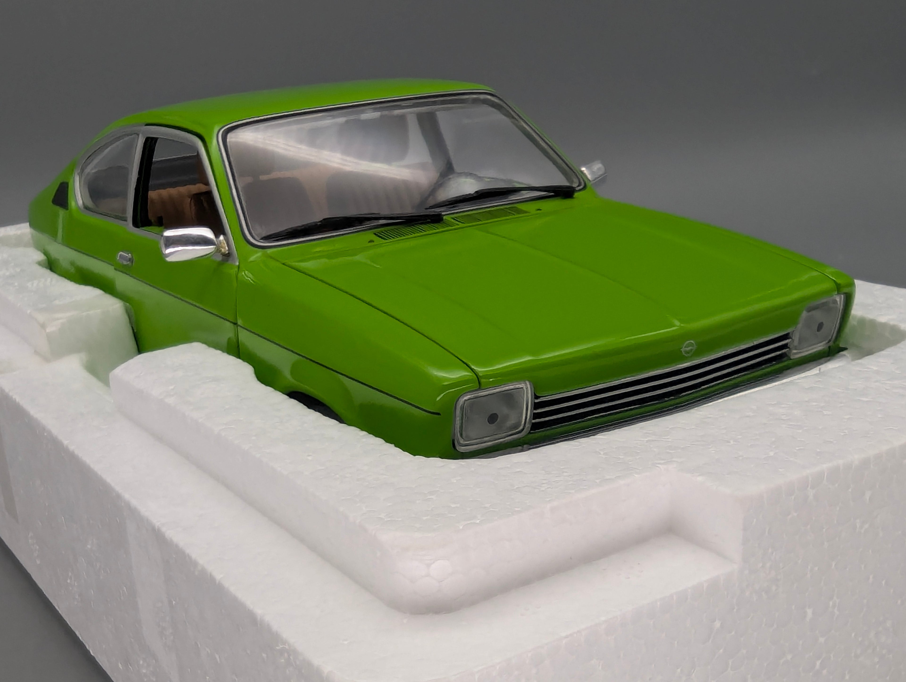 Modellautos 1:18 Minichamps Opel Kadett C Coupe 1976 Grün mit OVP