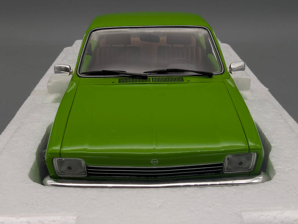 Modellautos 1:18 Minichamps Opel Kadett C Coupe 1976 Grün mit OVP
